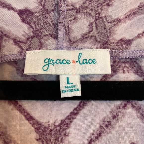 Grace and lace blouse - Picture 2 of 2